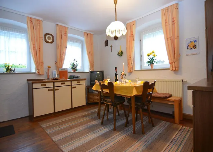 Vakantiehuis Schoenes Mit Grossem Garten Bei