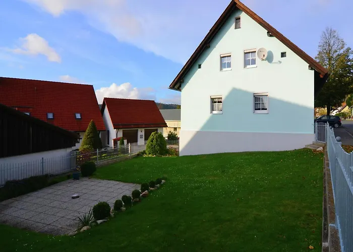 Schoenes Mit Grossem Garten Bei