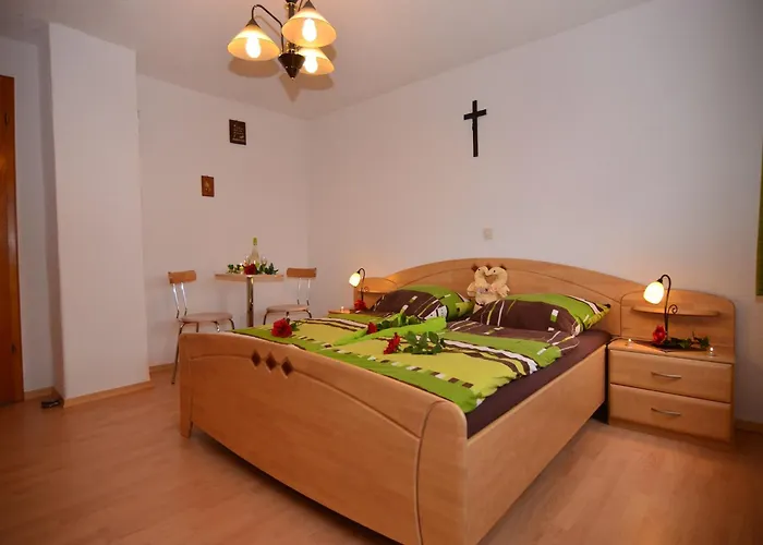 Vakantiehuis Schoenes Mit Grossem Garten Bei
