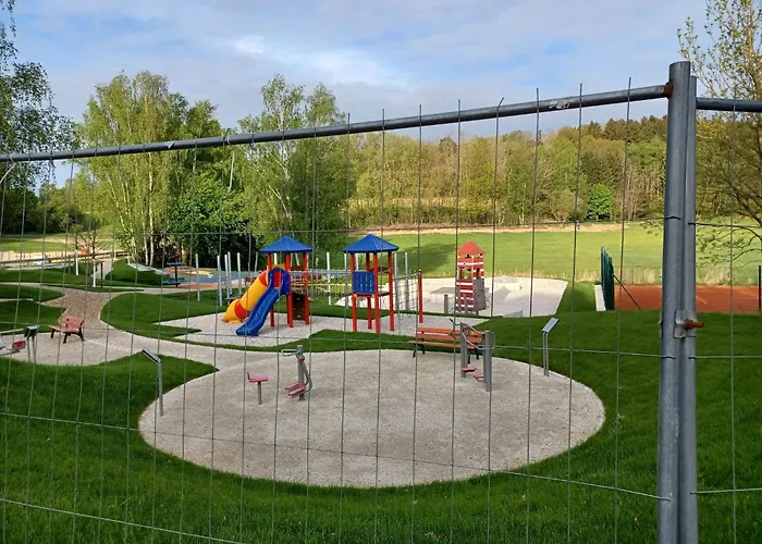 Schoenes Mit Grossem Garten Bei