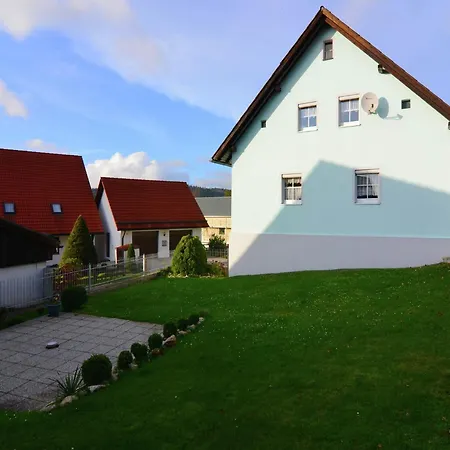 Schoenes Mit Grossem Garten Bei