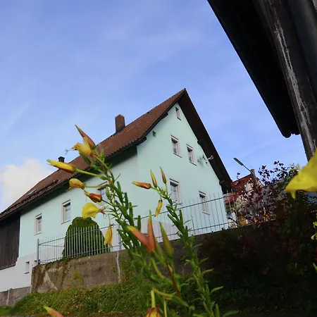 Schoenes Mit Grossem Garten Bei *