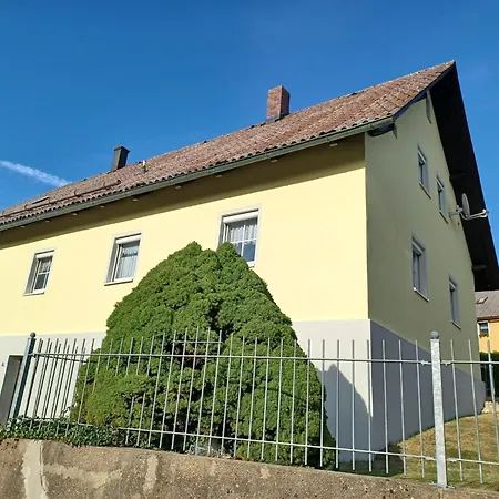 Schoenes Mit Grossem Garten Bei Casa vacanze Stadlern