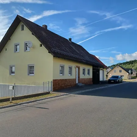 Schoenes Mit Grossem Garten Bei *